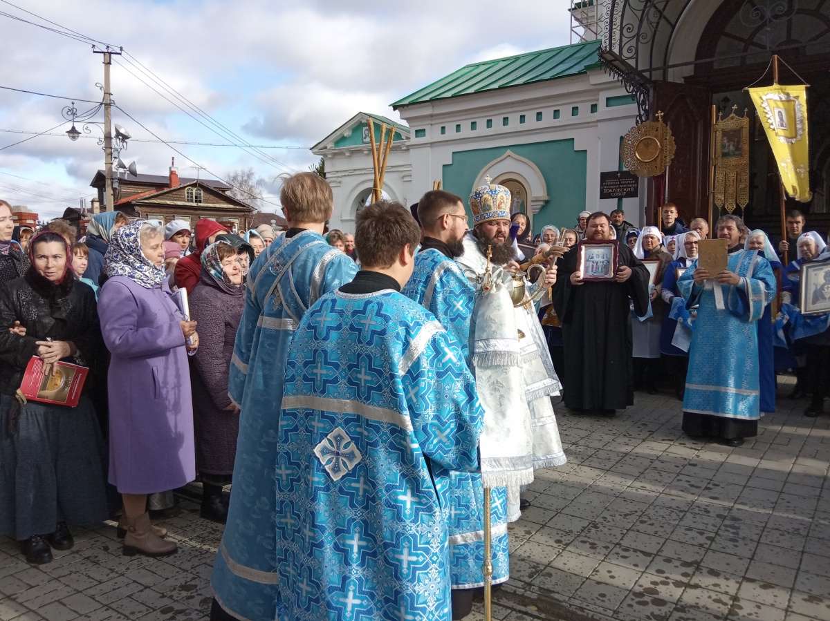 Новости татарстана сегодня последние елабуга. Покровская Церковь Елабуга. Епископ Елабуга. Благочиние в Елабуге.