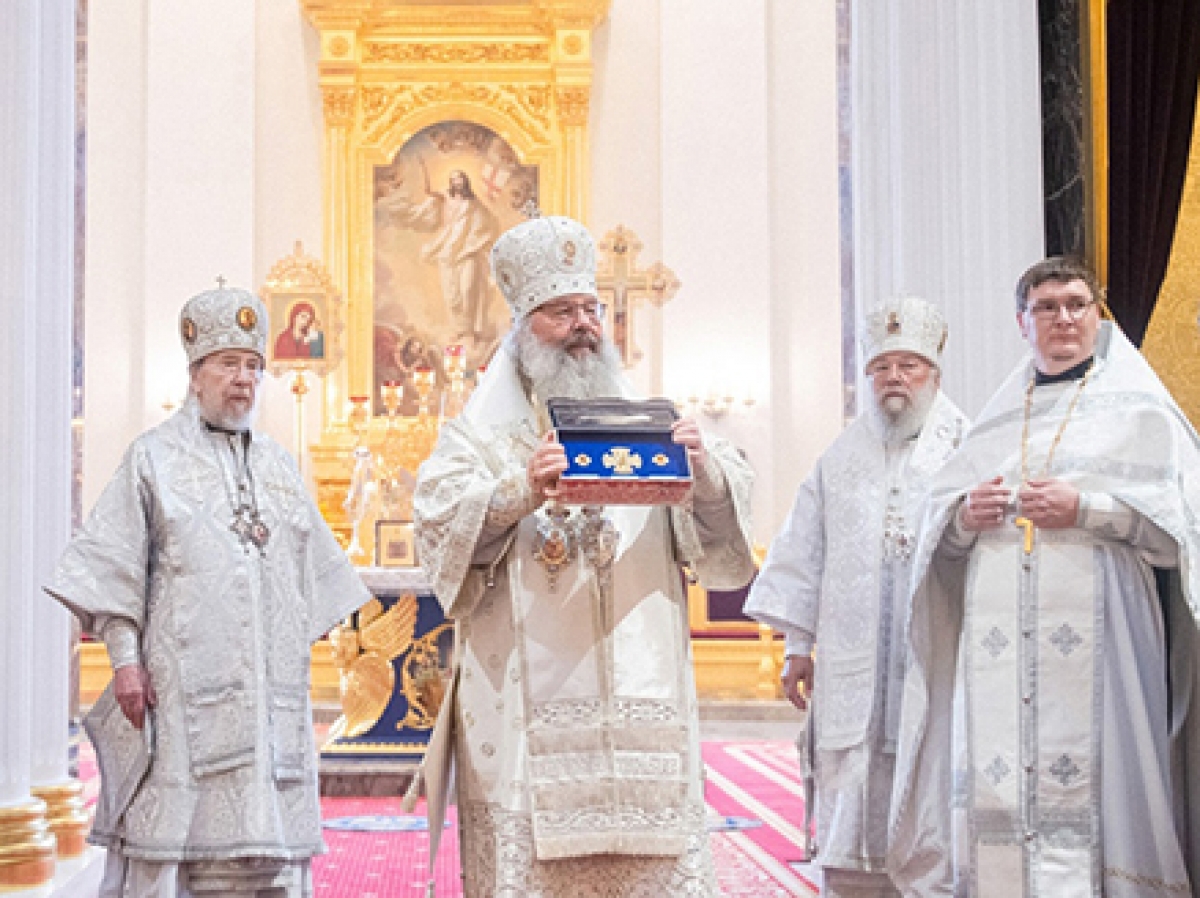 Митрополит благословил. Церковь Варсонофия Казанского. Архиепископ благословляет.