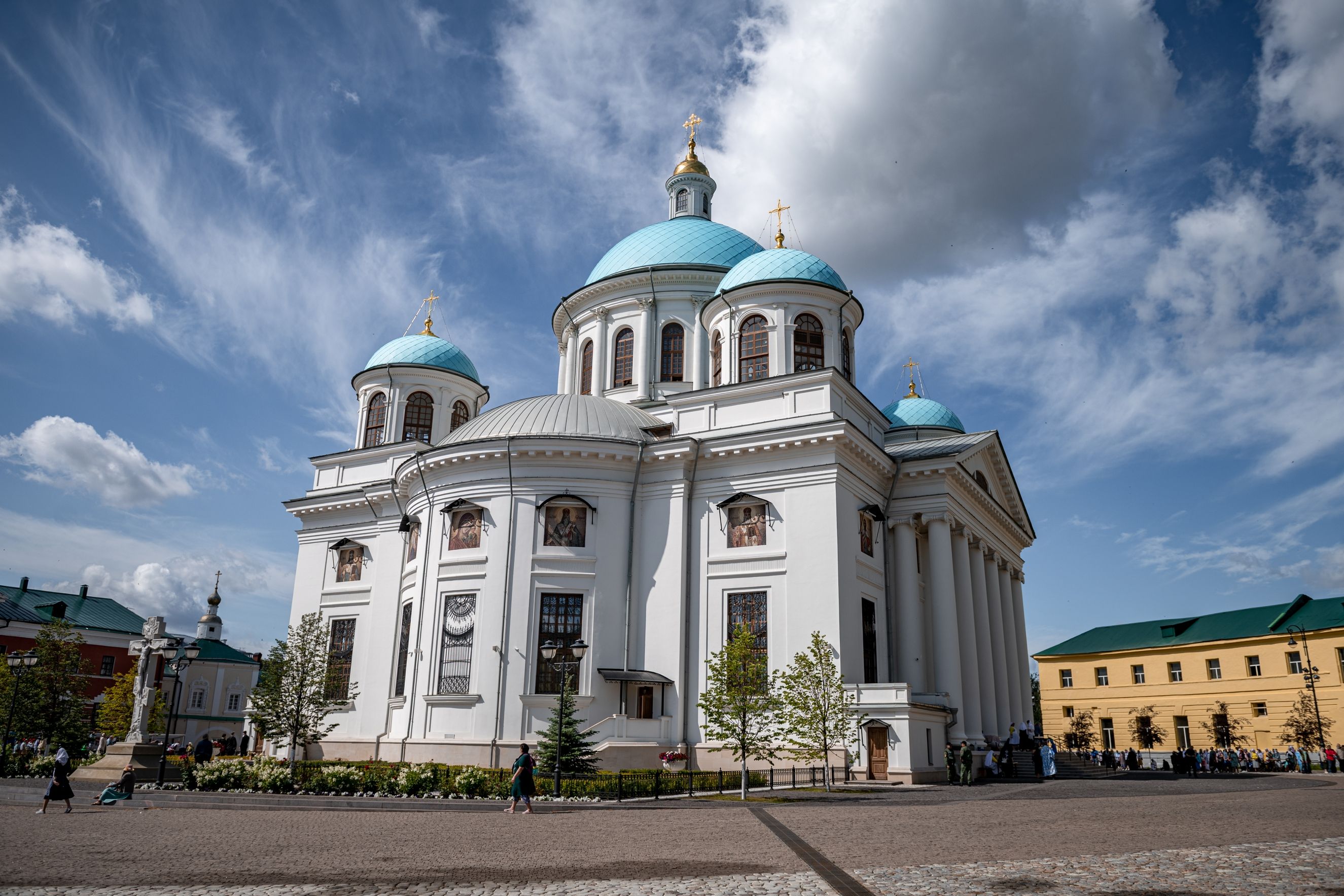 Соборная площадь Казанского Богородицкого монастыря