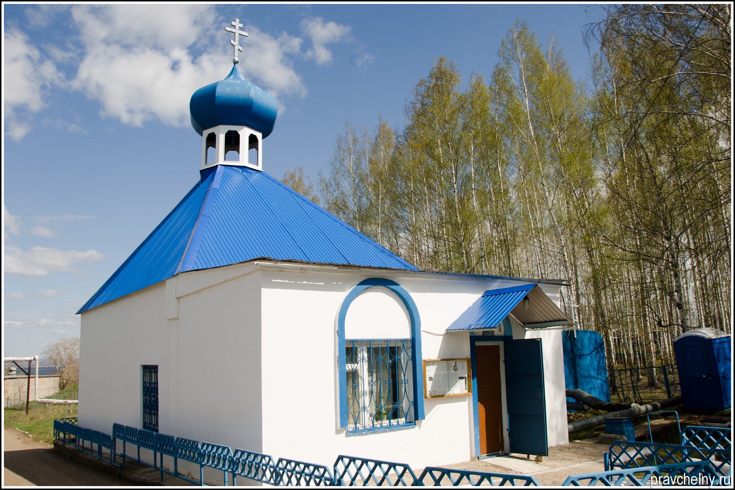 Ижевка. Ижевка Менделеевский район. Татарстан Менделеевский район село Ижевка. Менделеевский храм Церковь. Церковь в селе Ижевка.